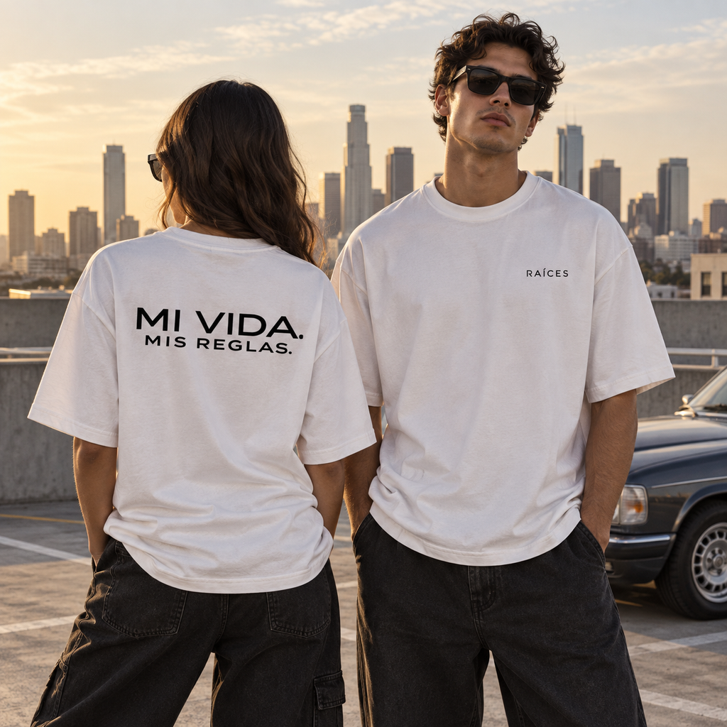 RAÍCES MI VIDA. MIS REGLAS. Heavy Oversized Tee – Lifestyle- und Produktaufnahme 1