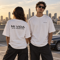 RAÍCES MI VIDA. MIS REGLAS. Heavy Oversized Tee – Lifestyle- und Produktaufnahme 1