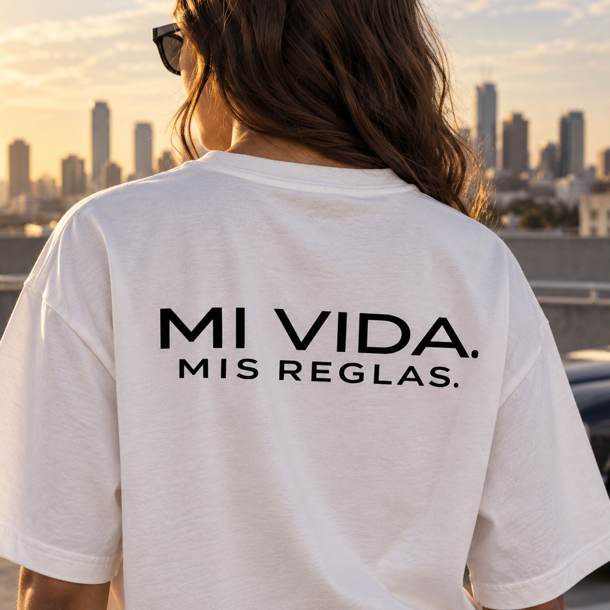 RAÍCES MI VIDA. MIS REGLAS. Heavy Oversized Tee – Lifestyle- und Produktaufnahme 4