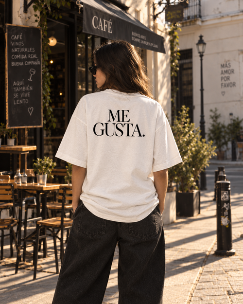 RAÍCES ME GUSTA Heavy Oversized Tee – Lifestyle- und Produktaufnahme 2