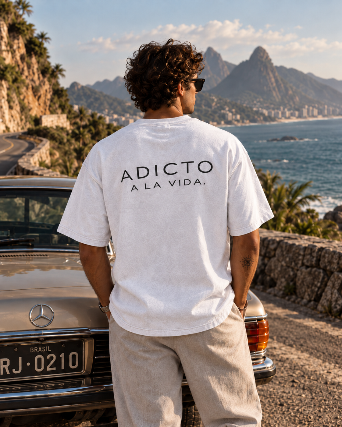 RAÍCES ADICTO A LA VIDA Heavy Oversized Tee – Lifestyle- und Produktaufnahme 2