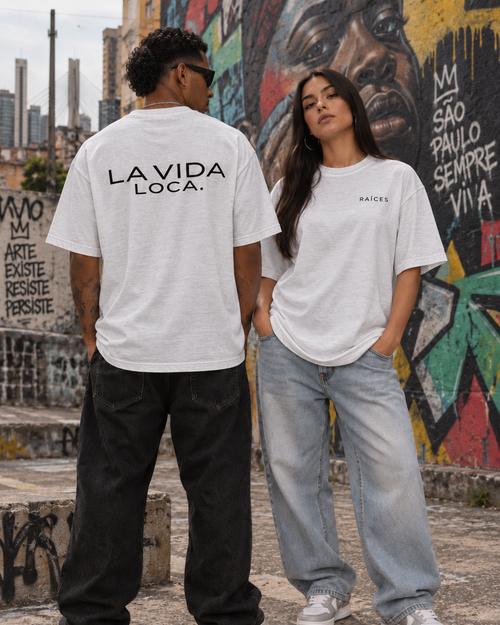 RAÍCES LA VIDA LOCA Heavy Oversized Tee – Lifestyle- und Produktaufnahme 1